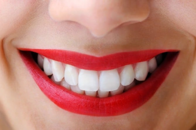 Как самостоятельно бороться с зубным камнем? Действенные способы!
